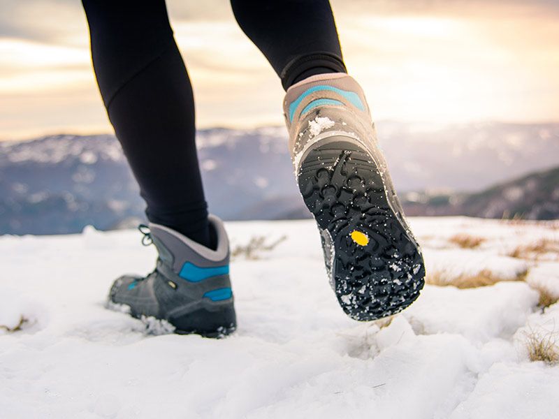 randonnée à pied dans la neige